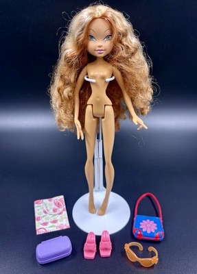 2005 Winx Club Shopping Flora Doll Nude With Shoes Purse Sunglasses Shopping Bag