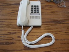 WHITE HARMONY NORTHERN TELECOM TELEPHONE MADE IN CANADA