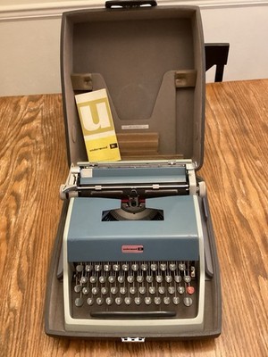 Vintage Olivetti Underwood 21 Typewriter Clean with Case Works 1960's