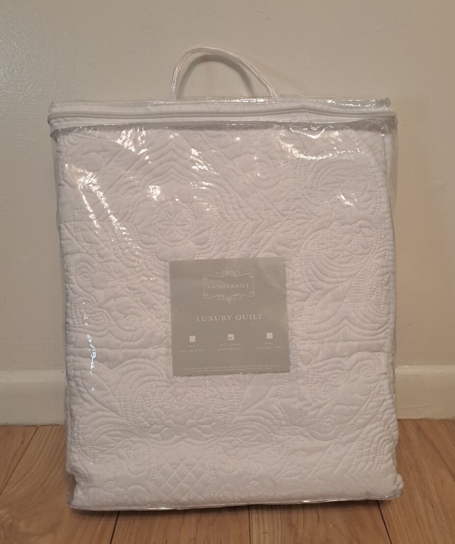 Vanderbilt Luxury Quilt Collection Queen 86"x86" Comforter White