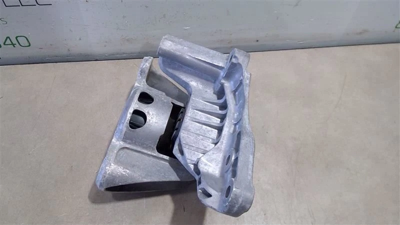 2020-2023 NISSAN SENTRA RIGHT ENGINE FRAME MOUNT SUPPORT BRACKET 11210-6LB0C - Image 2 of 4