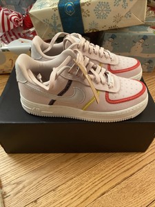 Nike WMNS Air Force 1 '07 LX silt red / photon dust (CK6572-600) – Queens 💚