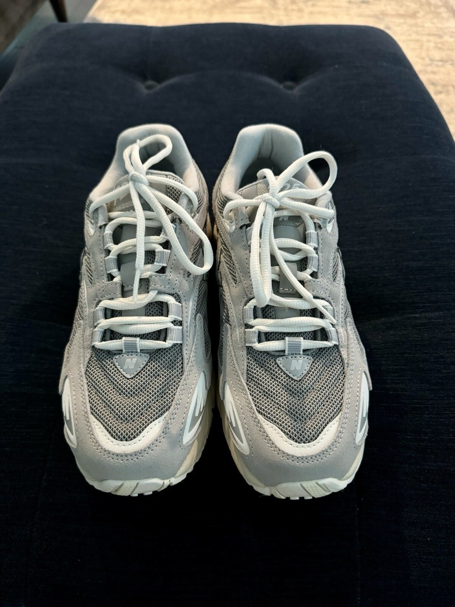 New Balance 725★ 新品★他サイズ有り Amazon.com | New Balance 725 Unisex Sneakers, White/Grey, 9