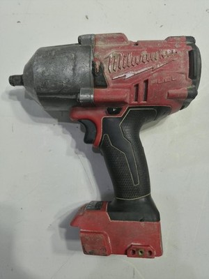 MILWAUKEE TOOLA IMPACT WRENCH (P11035120)