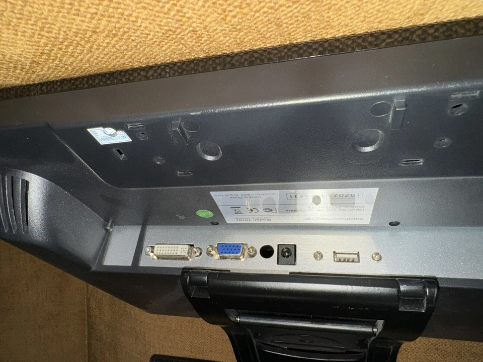 Monoprice 19-Inch TFT, Interactive Pen Display Monitor Drawing Tablet - Image 2 of 4