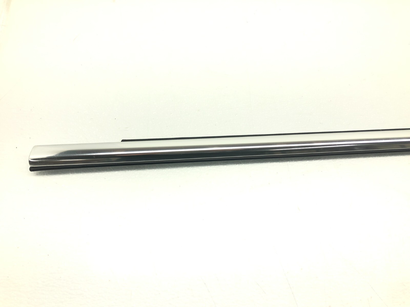 2014-2019 MASERATI GHIBLI S LEFT DRIVER FRONT DOOR WINDOW TRIM CHROME OEM.