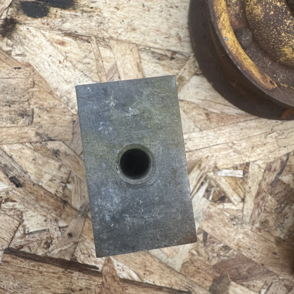 Empacadora cuadrada New Holland #68 piezas surtidas Foto 3 de 4