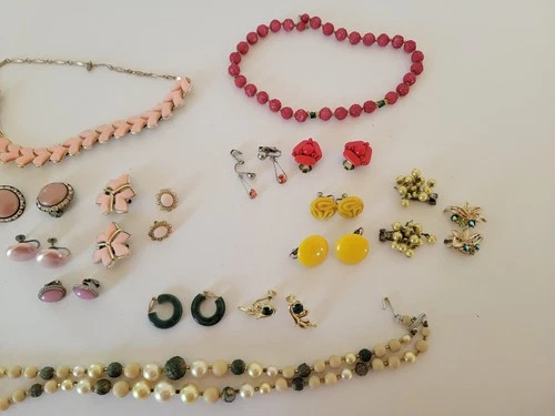Lot of Vintage Costume Jewelry  35 Pieces Pink, Red, Green & Yellow