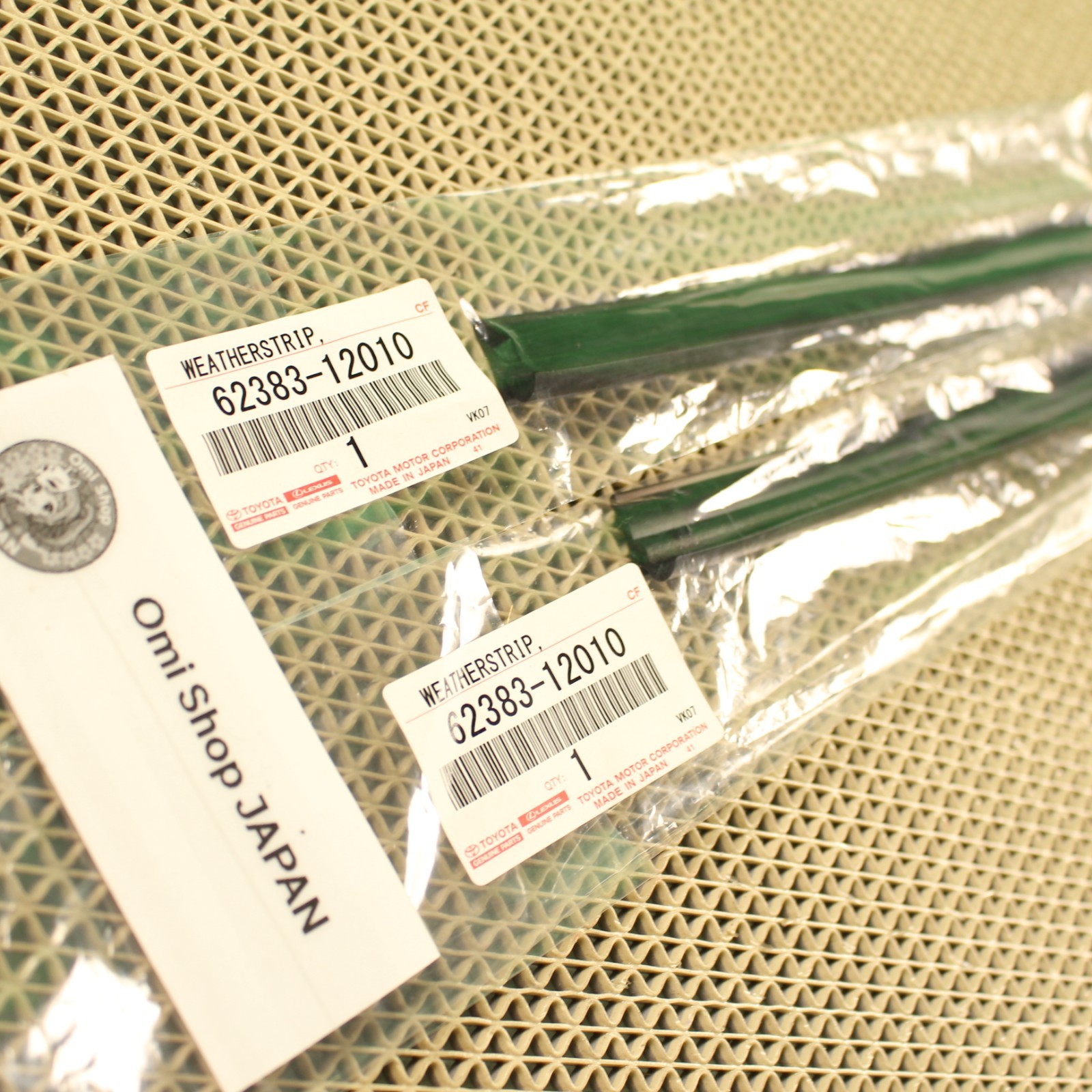 TOYOTA Genuine AE86 Trueno Levin WINDSHIELD ROOF RAIL Side Weatherstrip L&R Set