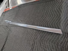 Windshield Garnish Molding Clip (160275) – Keen Parts