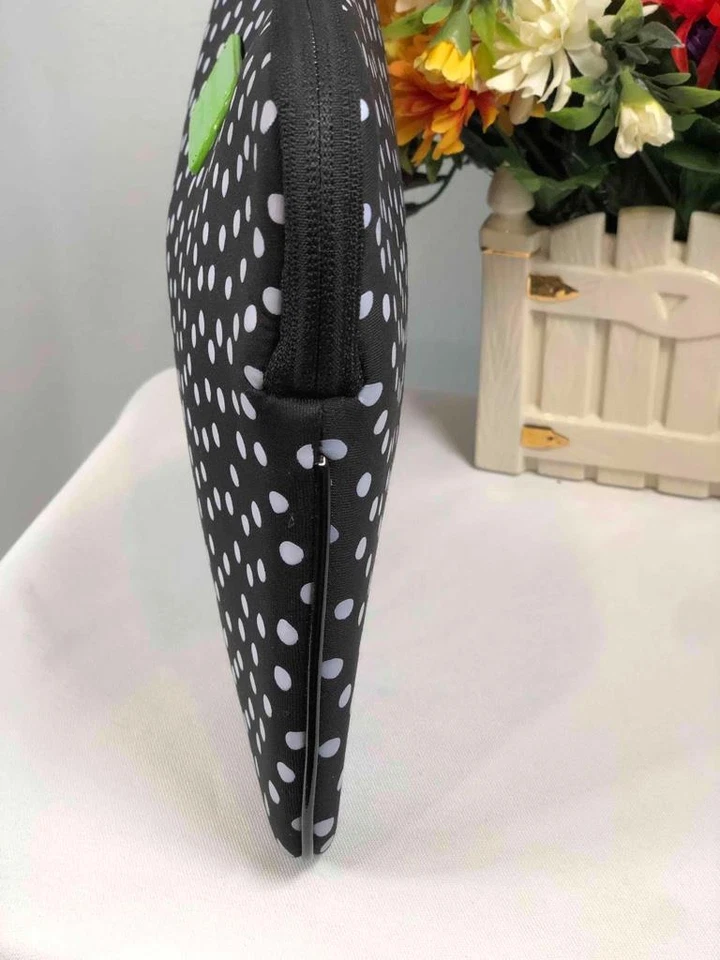 KATE SPADE Negro Neopreno Lunares Acolchado Tablet Tech Bolsa con Cremallera Foto 4 de 4