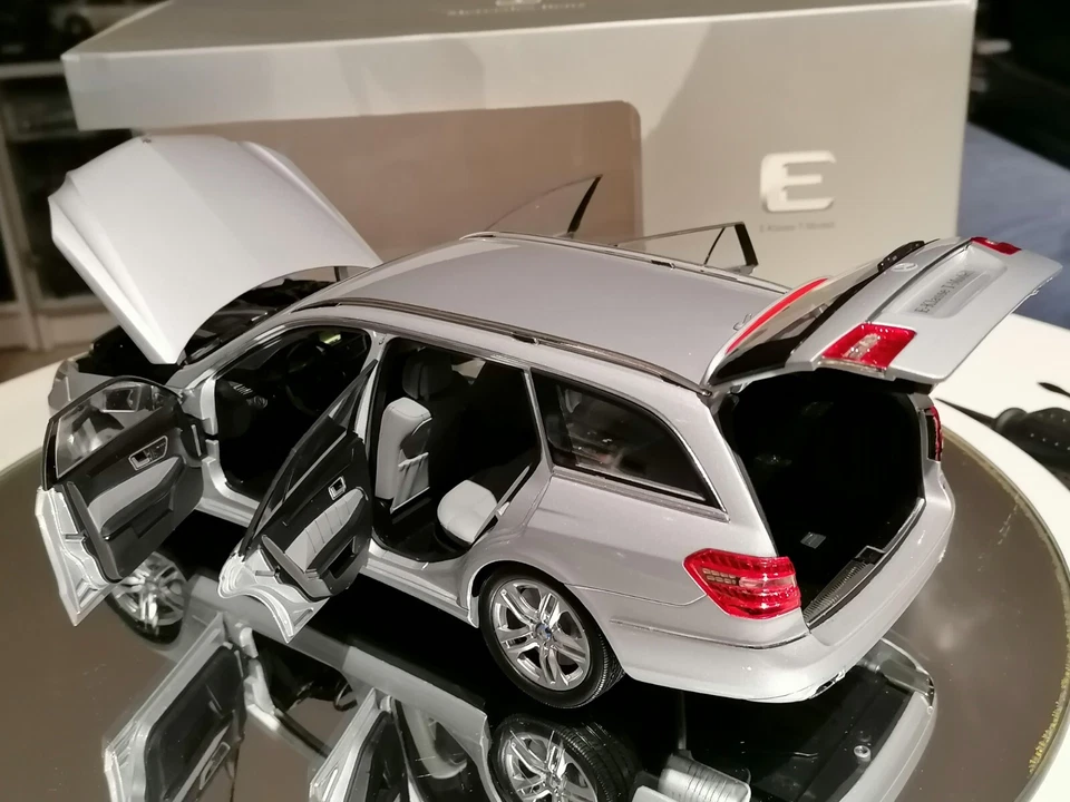 Minichamps 1/18 Mercedes Classe E T-Model W212 2009 MINT Box Dealer Edition - Immagine 4 di 4