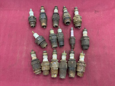 16pc  lot VINTAGE Rusted SPARK PLUGS  AC, Champion, Titan, Lodge