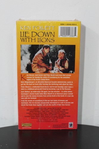 Lie Bas Avec Lions VHS Ken Follett Timothy Dalton Omar Sharif Spy Thriller Neuf - Photo 2 sur 2