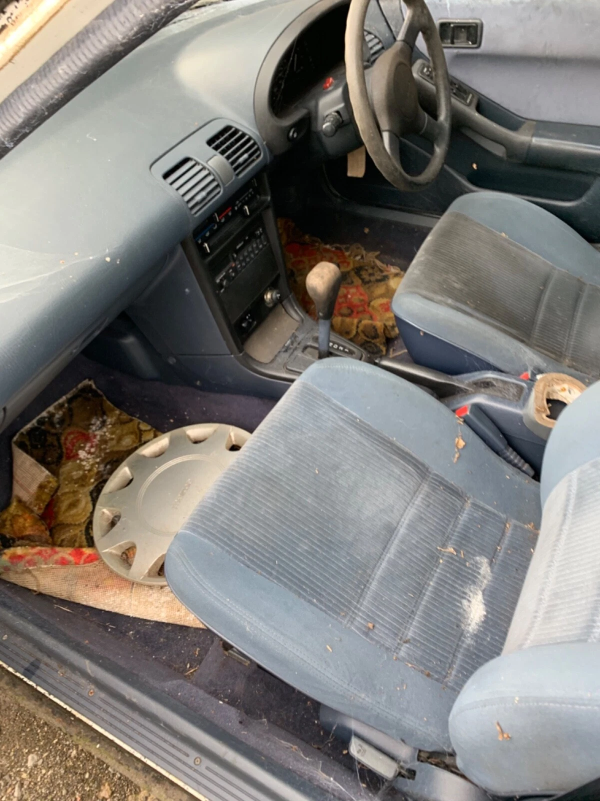 MAZDA 323 1990 BARN FIND - Picture 4 of 7