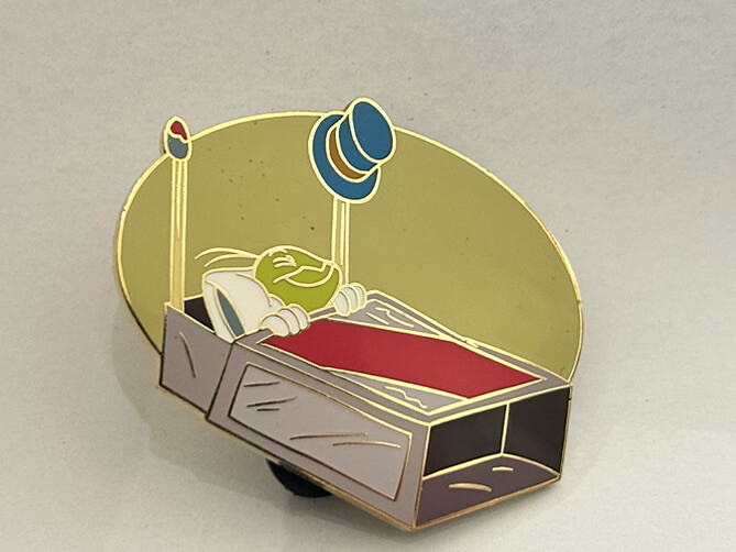 Jiminy Cricket Disney Auctions Exclusive Pin LE 1000 - Matchbox Bed