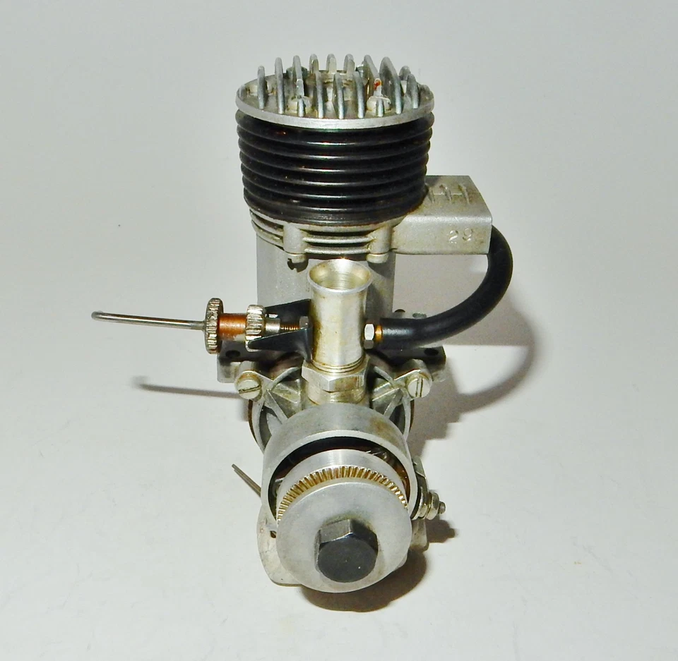 Excellent - FORSTER 29R SPARK IGNITION MODEL AIRPLANE ENGINE  NIB - Image 3 of 4