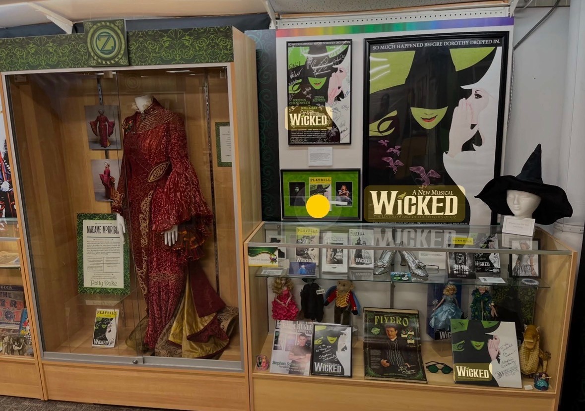 WICKED 2003 Opening Night SIGNED Window Card Menzel Chenoweth Grey Framed