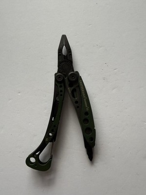 Leatherman Skeletool CX Multitool Plain Edge Knife 154CM Steel - Green/Black
