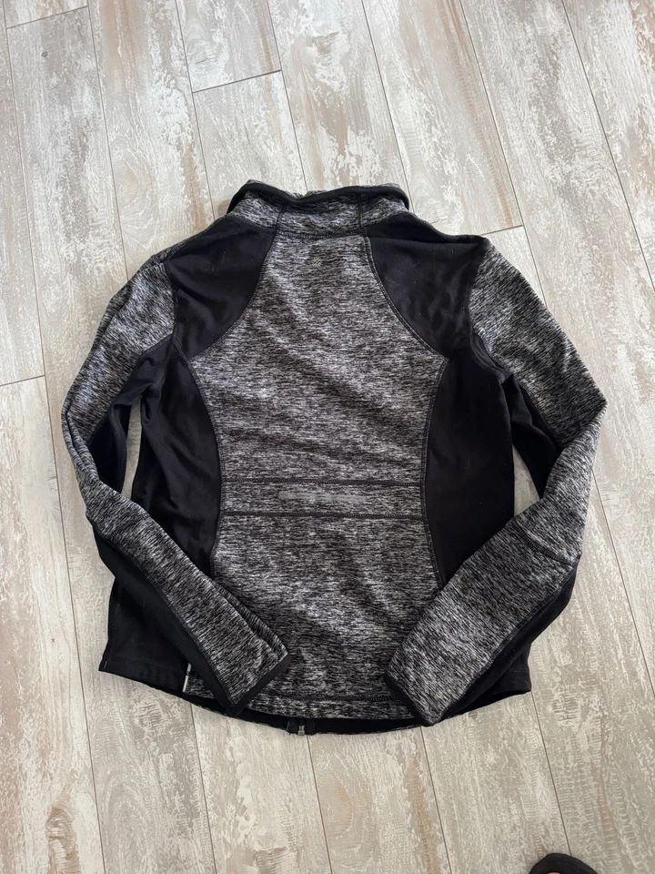 Chaqueta deportiva ligera para mujer Foto 4 de 4