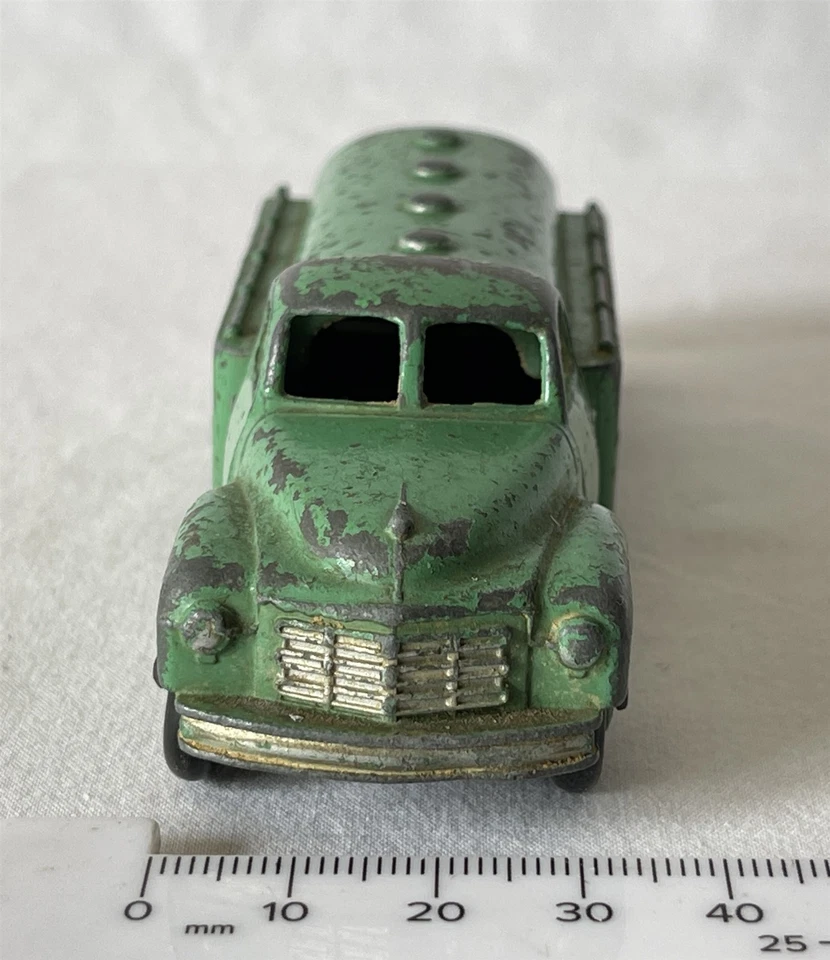 Coche cisterna de combustible vintage Dinky Toys Meccano 441 Studebaker Castrol #234 Foto 2 de 4