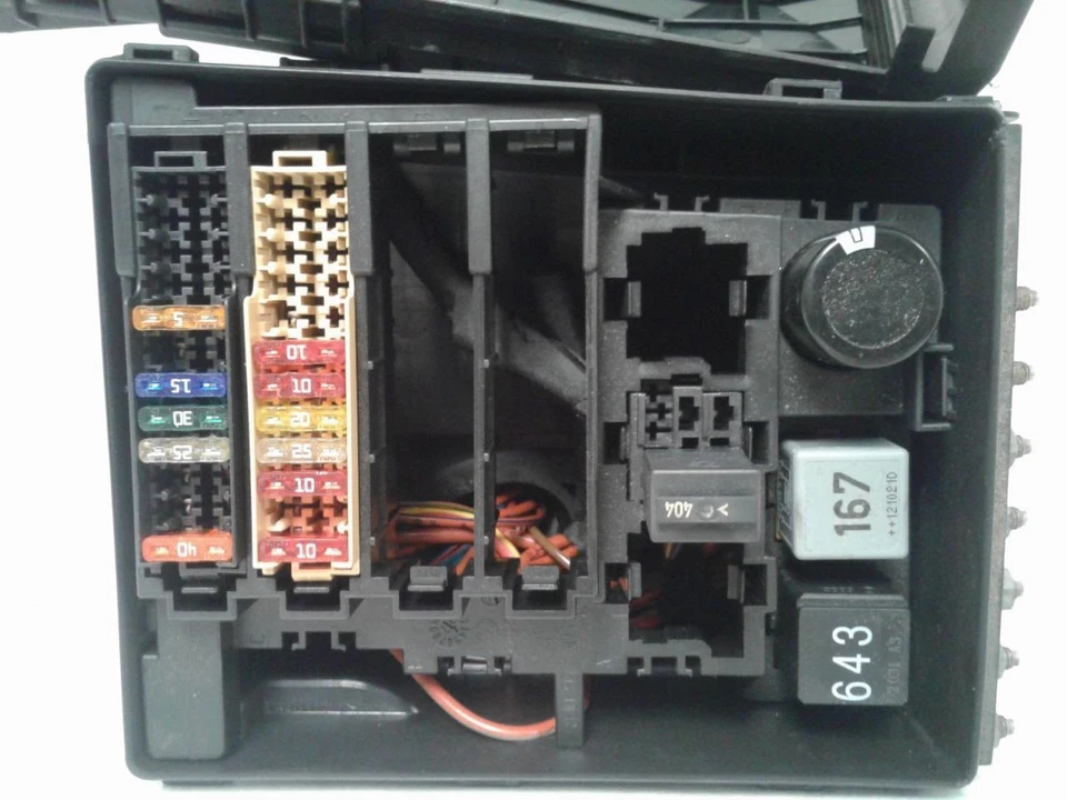 Compartimento de motor caja de fusibles compatible con 08-15 AUDI TT 2097075 Foto 3 de 4