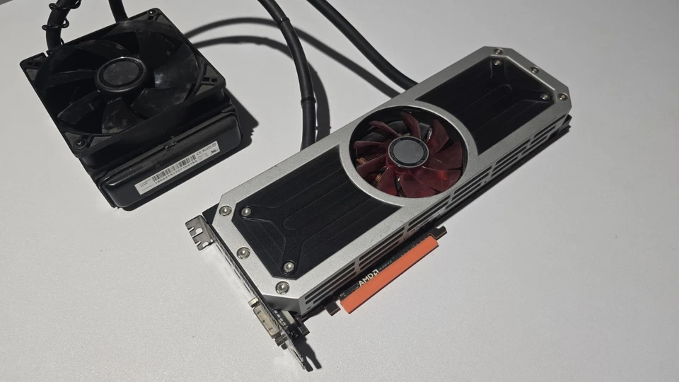 AMD Radeon R9 295X2 | Legendary Liquid-Cooled Dual-GPU Card - Image 3 of 4
