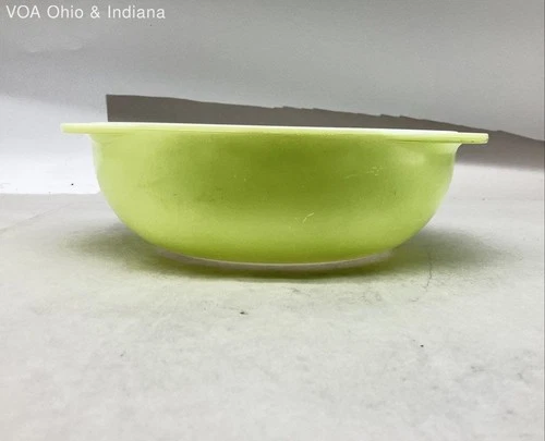 Pyrex Lime Green Round Casserole Dish 024 2 Qt 8.5 Inch Vintage