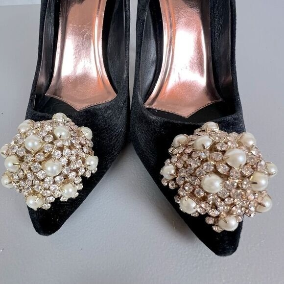 TED BAKER LONDON WOMENS DAHRLIN BLACK VELVET PUMPS WITH BROOCH