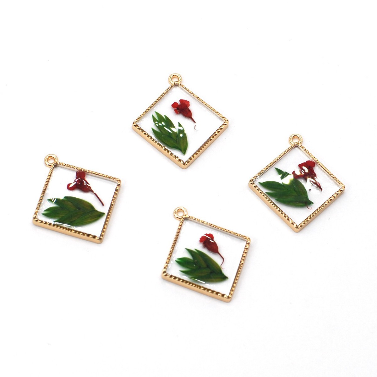 エムン　0513 Clearance 8PCS Gold Tone Dried Flower Resin Diamond Shape Charm