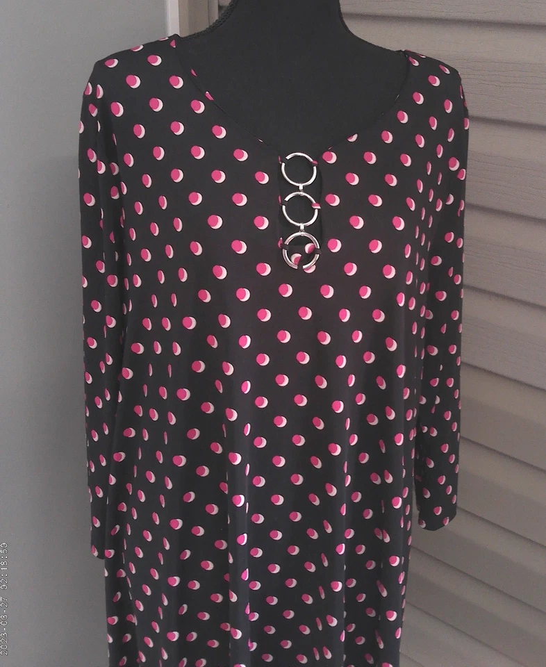 VESTIDO ZOE+PHOEBE MUJER TALLA 2X NEGRO CON LUNARES ROSAS Y BLANCOS Foto 2 de 4