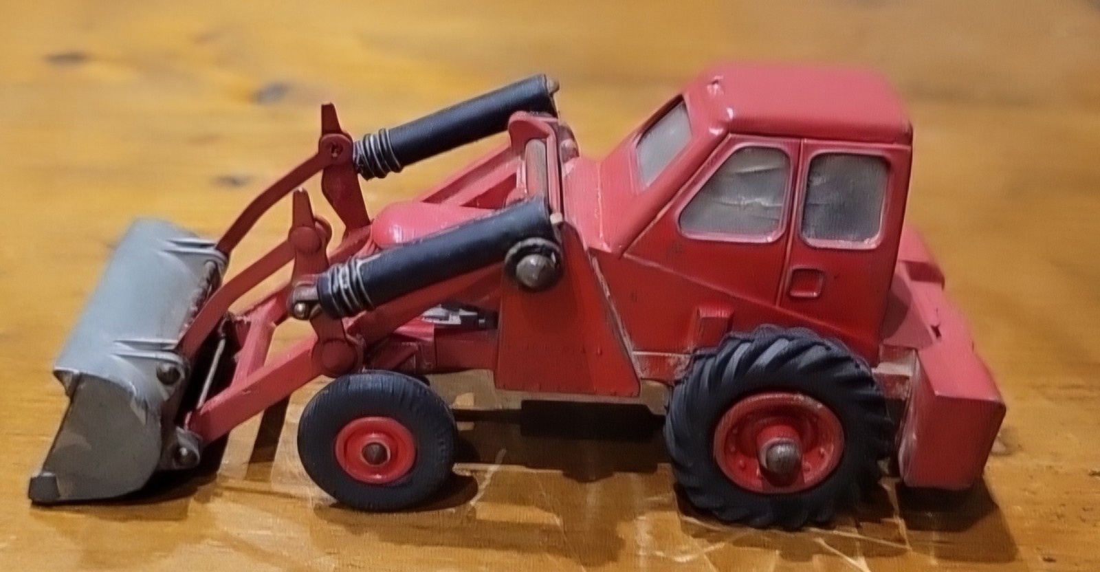 Dinky 437, Muir Hill 2WL Loader - Free Price Guide & Review