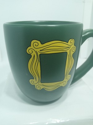 FRIENDS TV SHOW SERIES MUG. FRIENDSTV SHOW PEEPHOLE FRAME MUG. B258