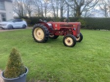 International B275 Tractor