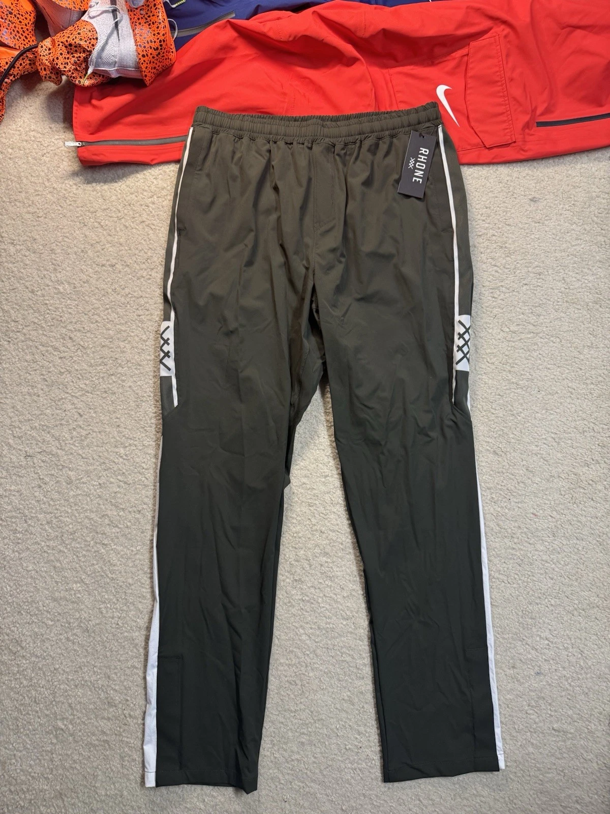 Rhone Coaches Track Tech Pants Size Large Green 31” Inseam Relaxed Fit