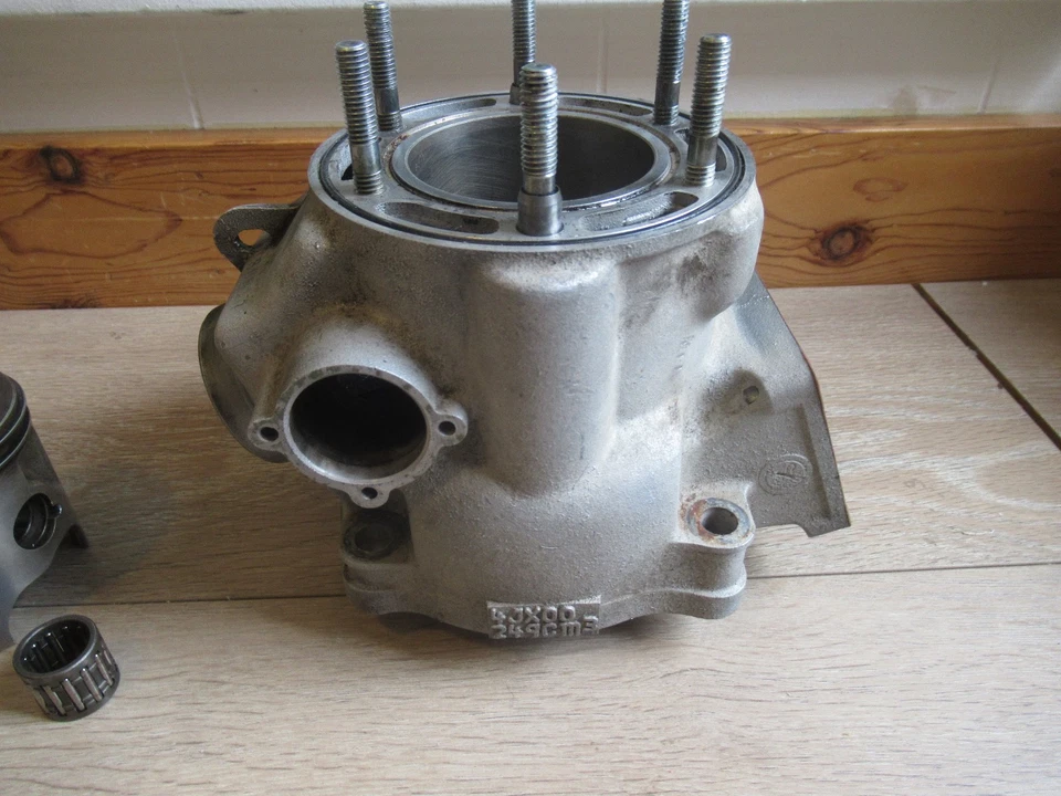 YZ 250 YAMAHA @ 1994 YZ 250 1994 CILINDRO Y PISTÓN Foto 2 de 4