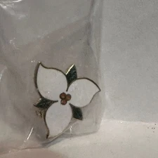 Trillium Flower Ontario  Lapel Pin