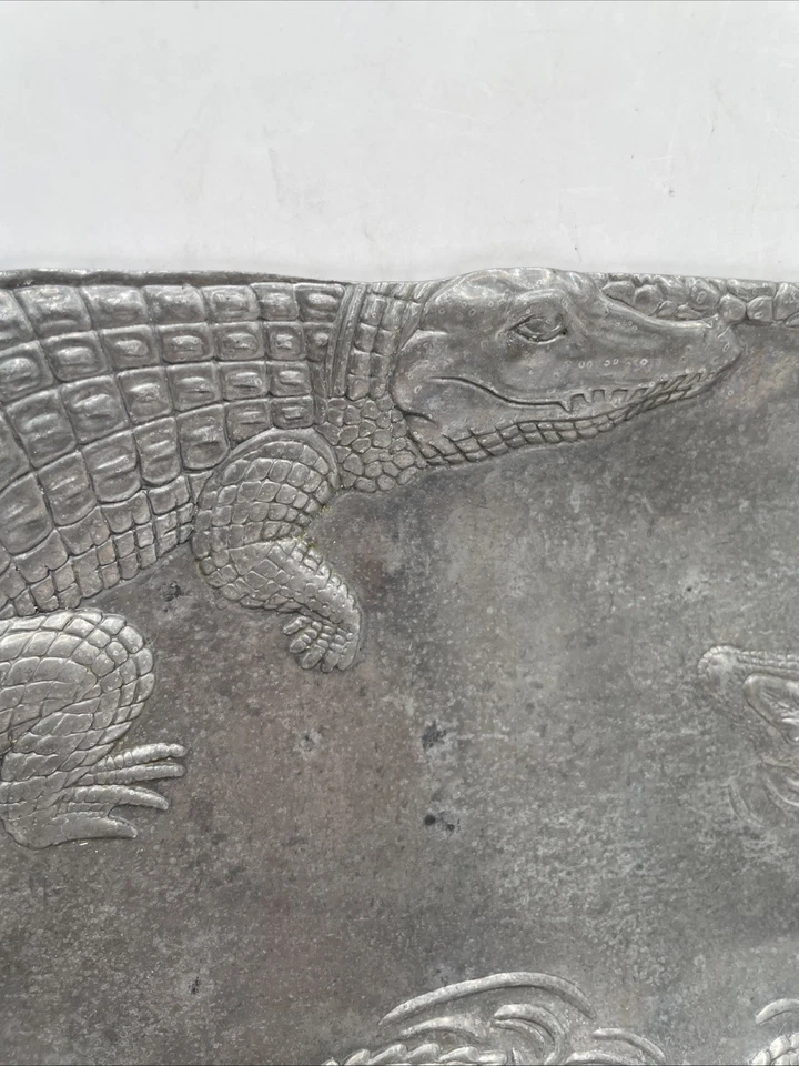 Bandeja de servir pão de jacaré de alumínio Arthur Court 12,75 x 6,5 2002 - Imagem 4 de 4