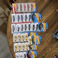 HOT WHEELS VARIOUS STYLES AND COLORS OF FERRARI TOTAL LOT OF 25