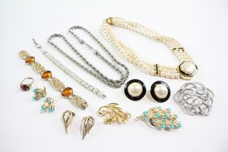 Napier Trifari Sarah Cov Signed Branded Jewellery Enamel Simulated Pearl x 10