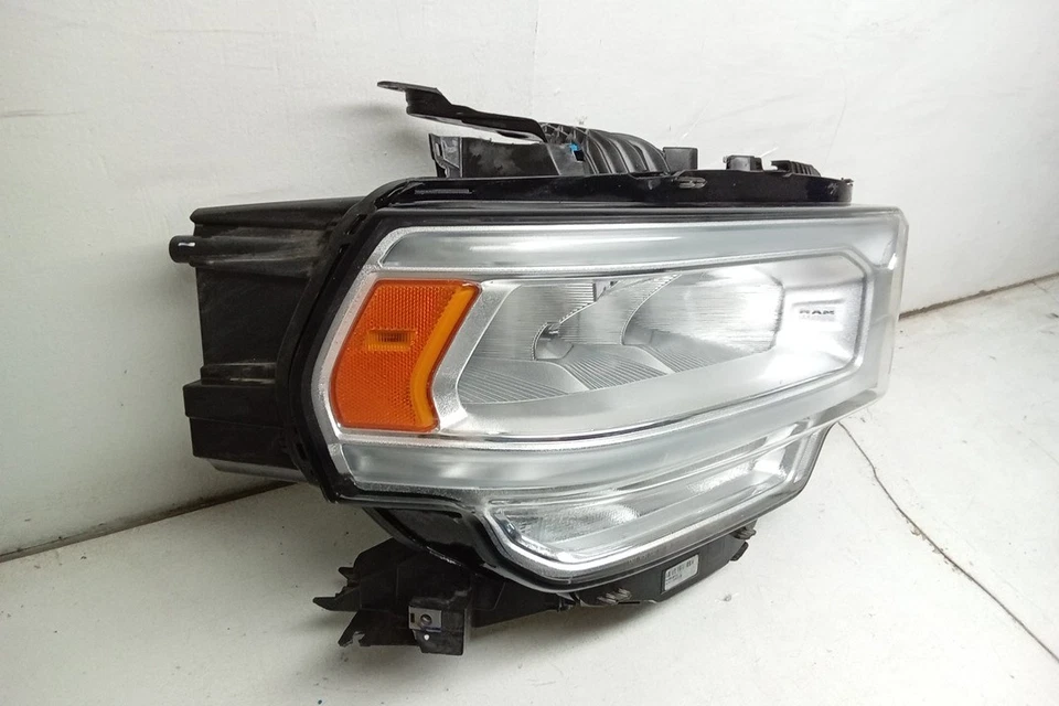 Dodge Ram 3500 2022 pasajero diestro LED luz principal lámpara OEM Foto 2 de 4