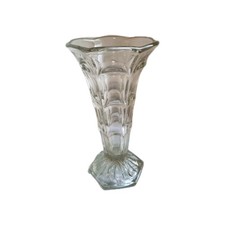 Vase en verre moulé transparent en forme de cornet Vintage
