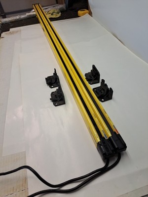 Keyence GL-R72H-T, GL-R72H-R Light Curtain Set, cable at both ends, USED