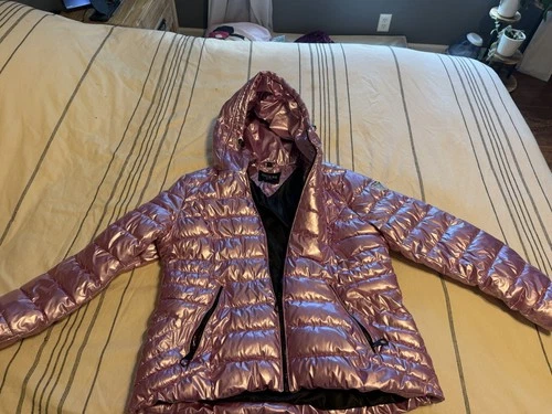 guess women's pink quilted puffer jacket. Size XL. hooded full zip logo short image 2