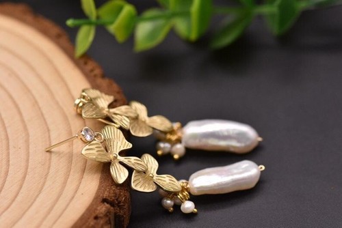 Celebrity Boutique handmade gold leaf natural baroque pearl earring drop - Picture 8 of 9