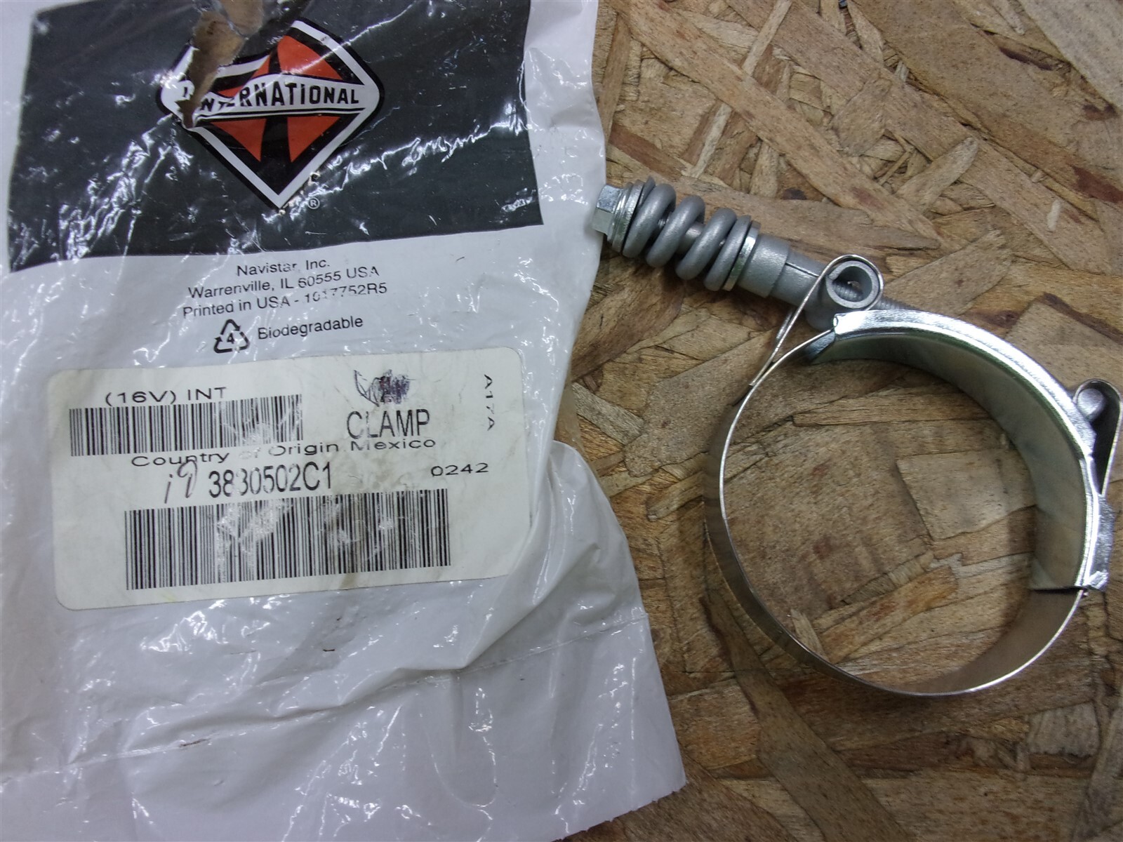 3830502C1 NEW INTERNATIONAL CLAMP HOSE FASTENER | eBay