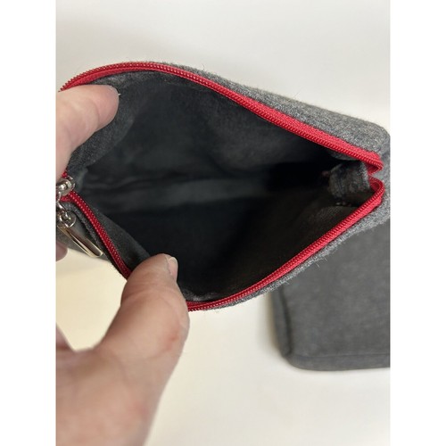 AMERICAN AIRLINES Primera Clase Bolsa de Amenidades Fieltro Cierre de Cremallera Lote de 2 Nuevo sin Etiquetas - Imagen 4 de 6