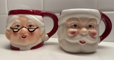 NEW Pottery Barn  Set of 2  MR. & MRS. SANTA CLAUS Winking Mugs CHRISTMAS
