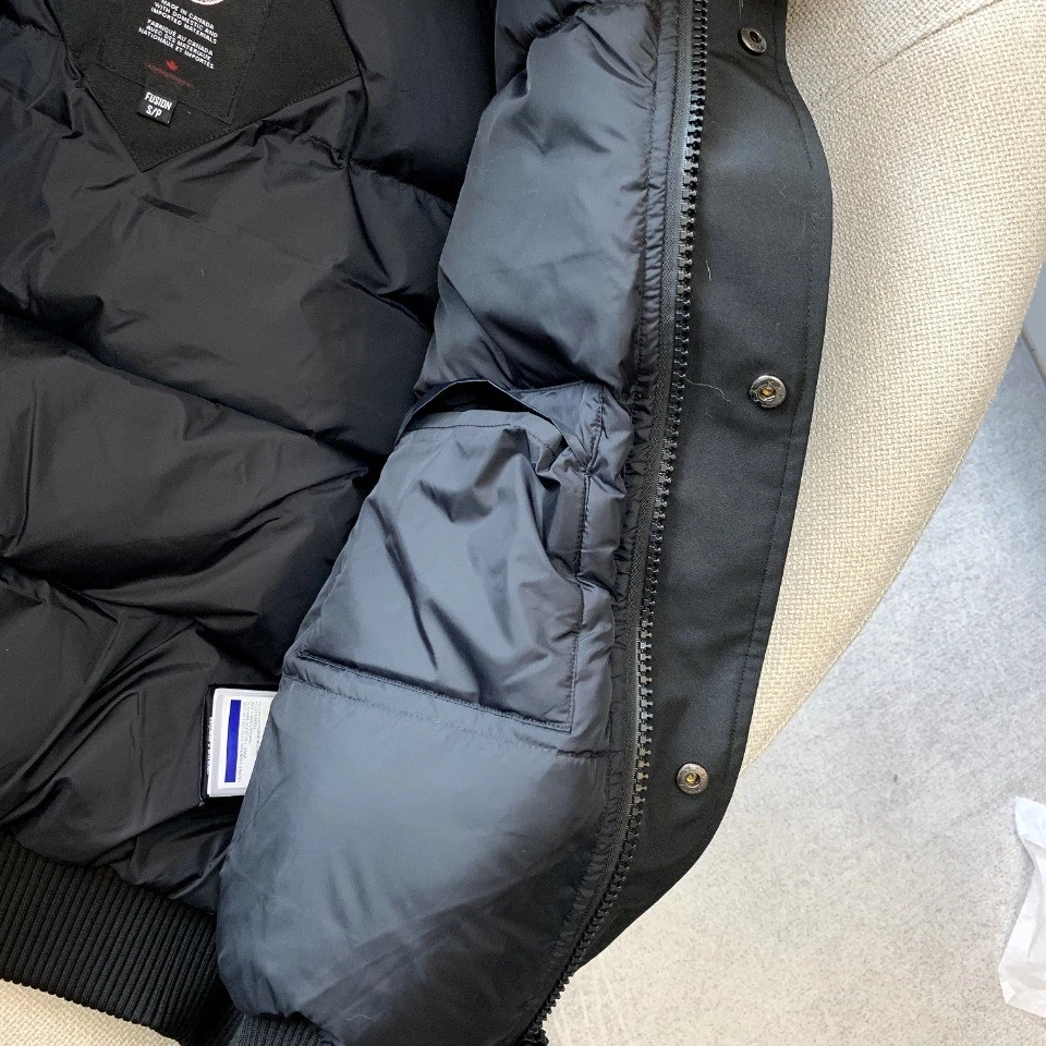 Canada Goose Chilliwack Bomber Jacket 01 Black Free transportation - Image 3 of 4