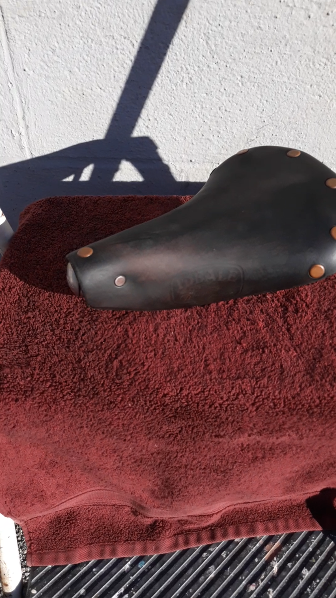 Selle IDEALE N°92 DIAGONALE – Cuir – Made In France – Vintage Randonneuse